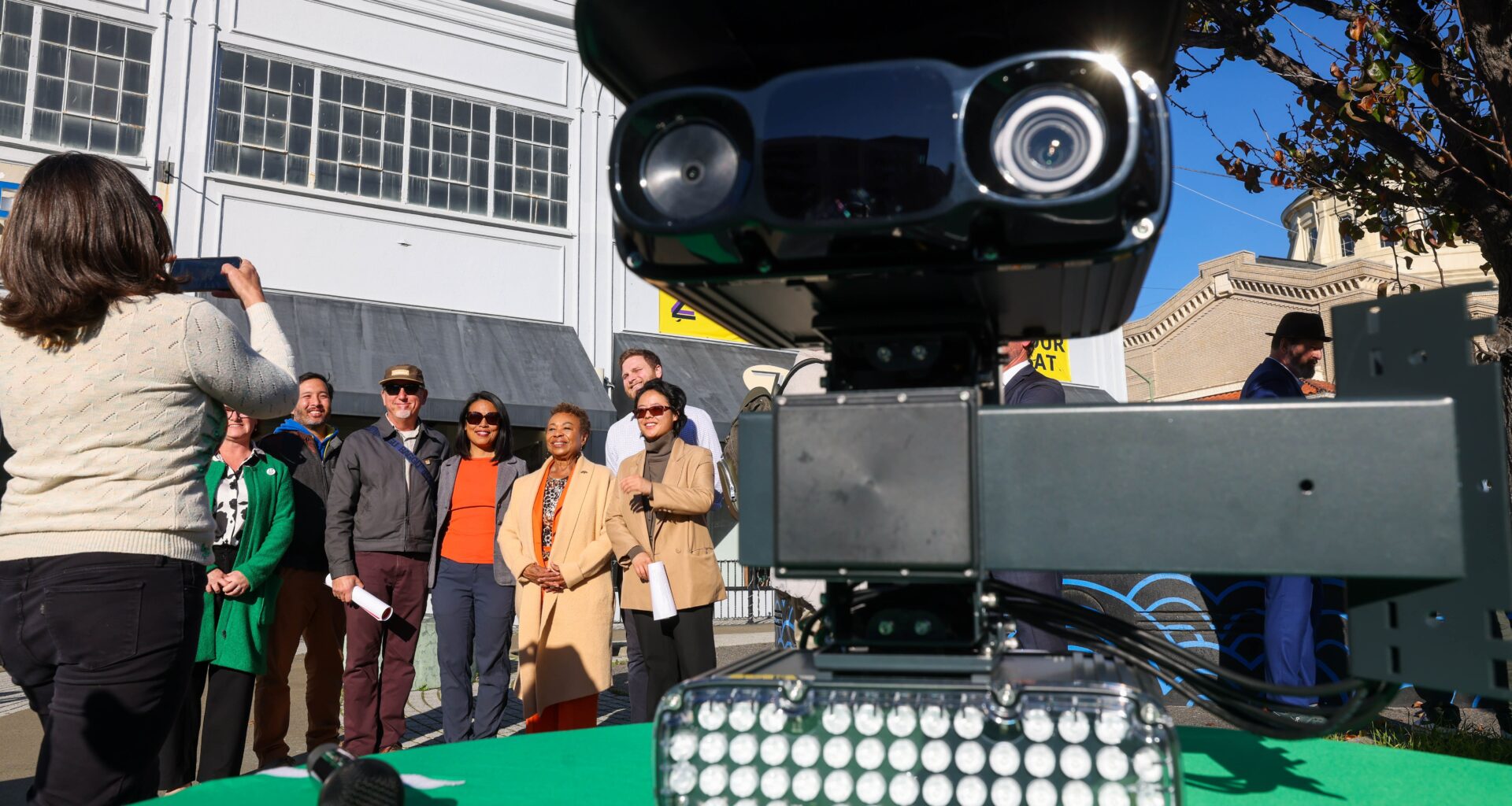 Oakland drivers are slowing down near speed cameras. Could red-light cameras be next? – The Mercury News
