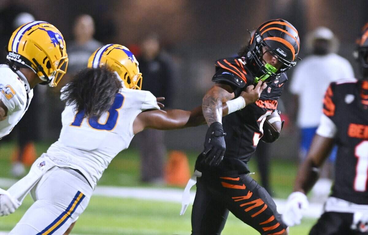 Grant's Sekope Noa Soi left, reaches out for Central East's iAndrew Garcia, right, in week 2 action Friday night, Aug. 28, 2026 in Fresno.
