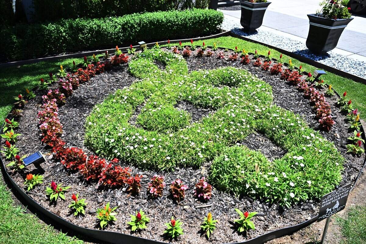 A G Cleft, or treble clef note, is seen in the front yard of pianist Gina Lenee’s Harmony House on Van Ness Ave. Photographed Aug. 3, 2026 in central Fresno.
