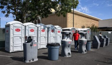 Shoppers complain as Fashion Fair restrooms stay closed