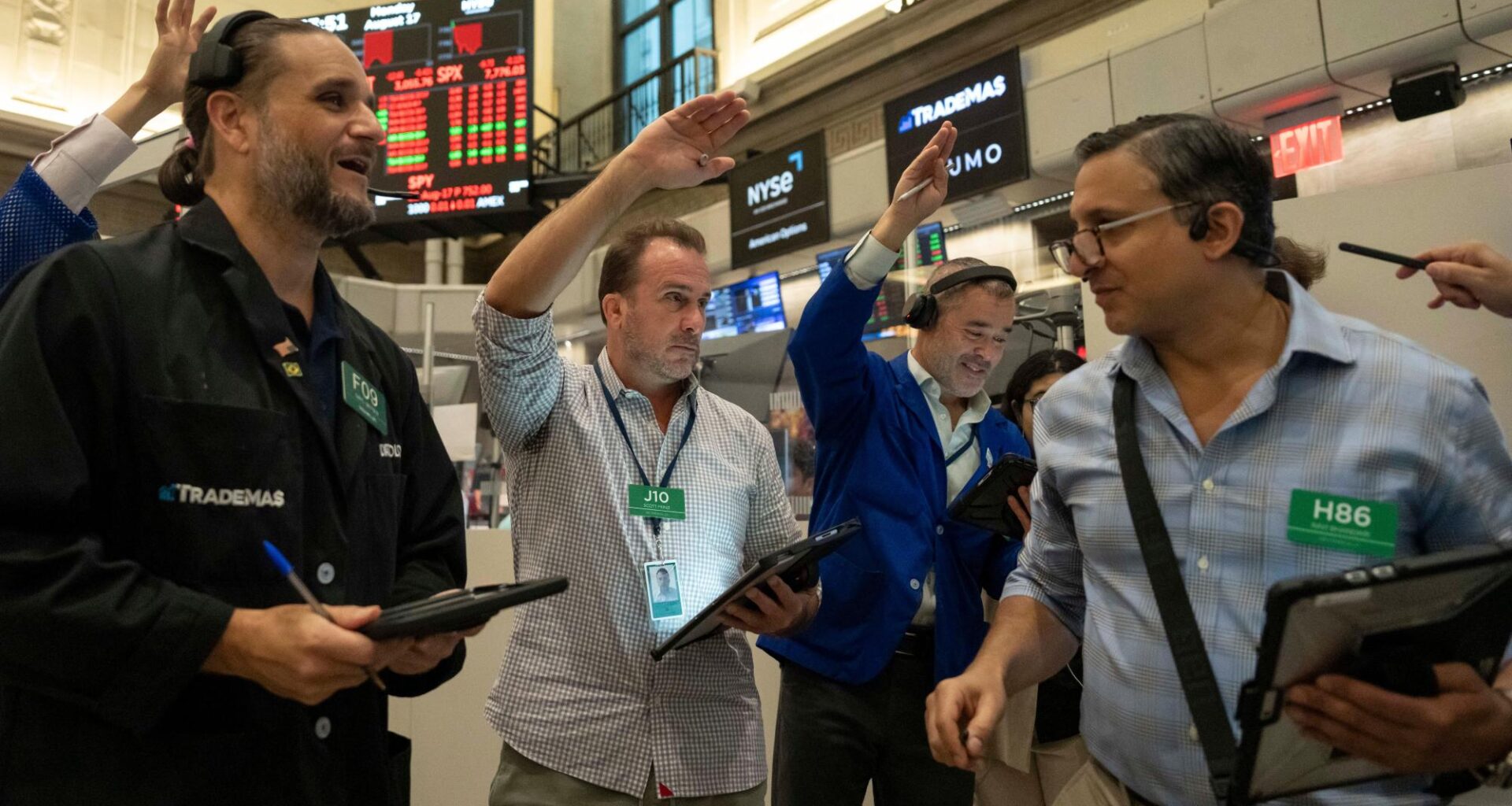 US futures flat as AI stocks hit by heavy selling, oil prices rise
