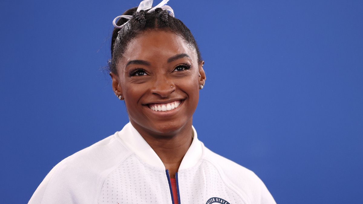 Simone Biles teases gymnastics comeback at training gym – NBC 7 San Diego