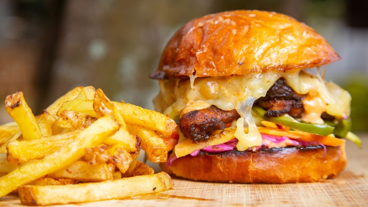 A happy and savory sixth anniversary to Long Beach Burger Week – NBC Los Angeles