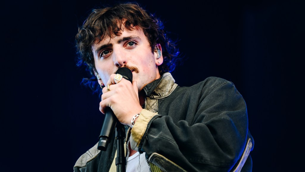 Benson Boone Postpones Sacramento Show Over Vocal Issues