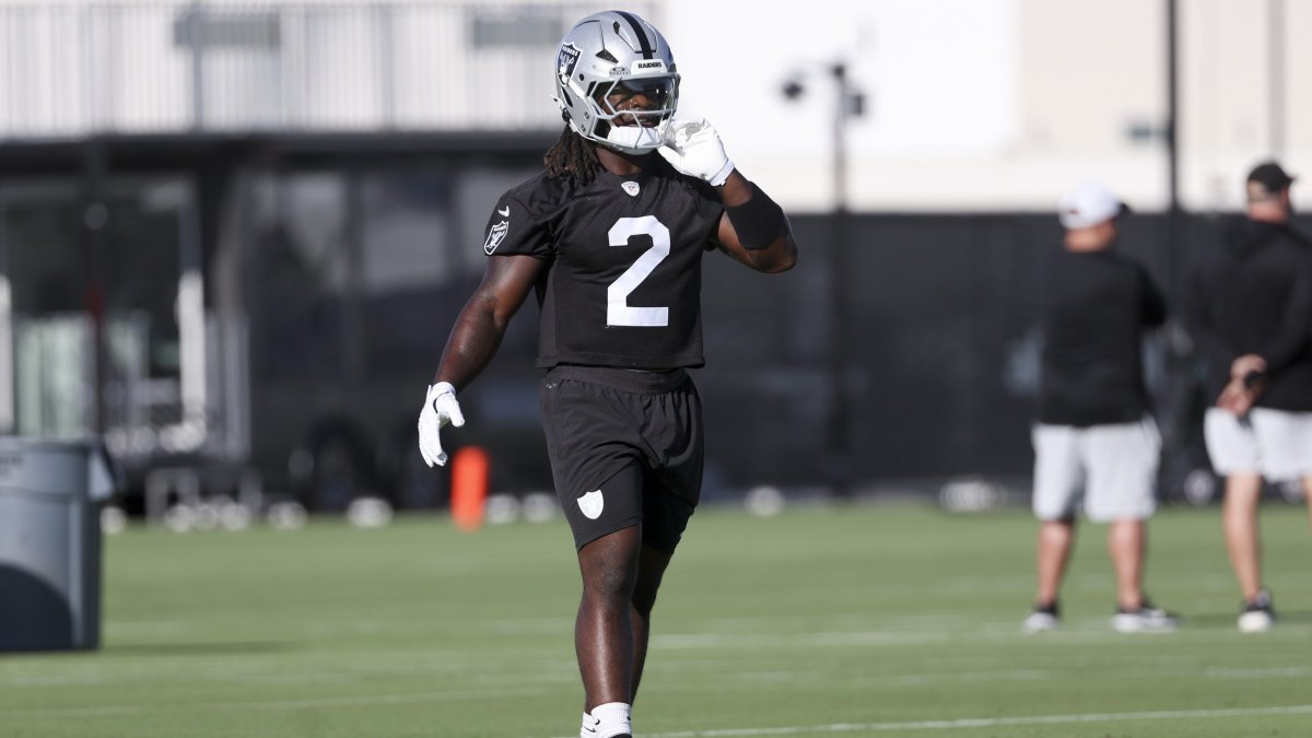 Raiders’ Ashton Jeanty suffers apparent injury during practice – NBC Los Angeles