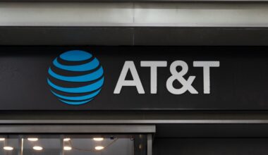 Service restored to Reseda AT&T customers after vandalized fiber line – NBC Los Angeles