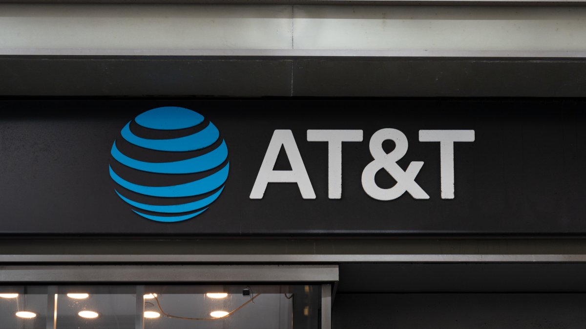 Service restored to Reseda AT&T customers after vandalized fiber line – NBC Los Angeles