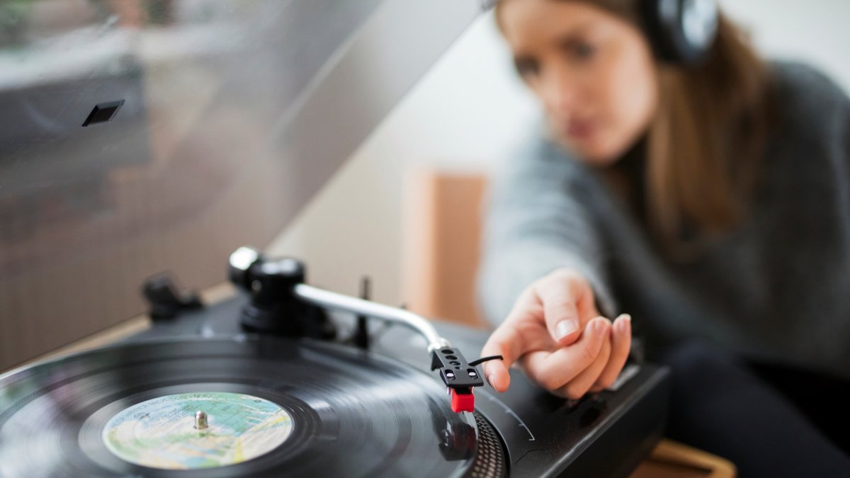 Spin by DTLA for VinylCon!, a hi-fi happening with record dealers galore – NBC Los Angeles