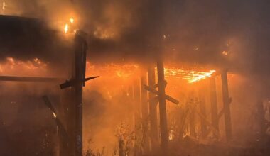 Abandoned railway trestle near EBMUD plant in Oakland catches fire – NBC Bay Area