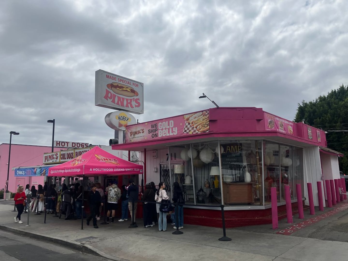 Pink’s Hot Dogs – 709 North La Brea Ave.