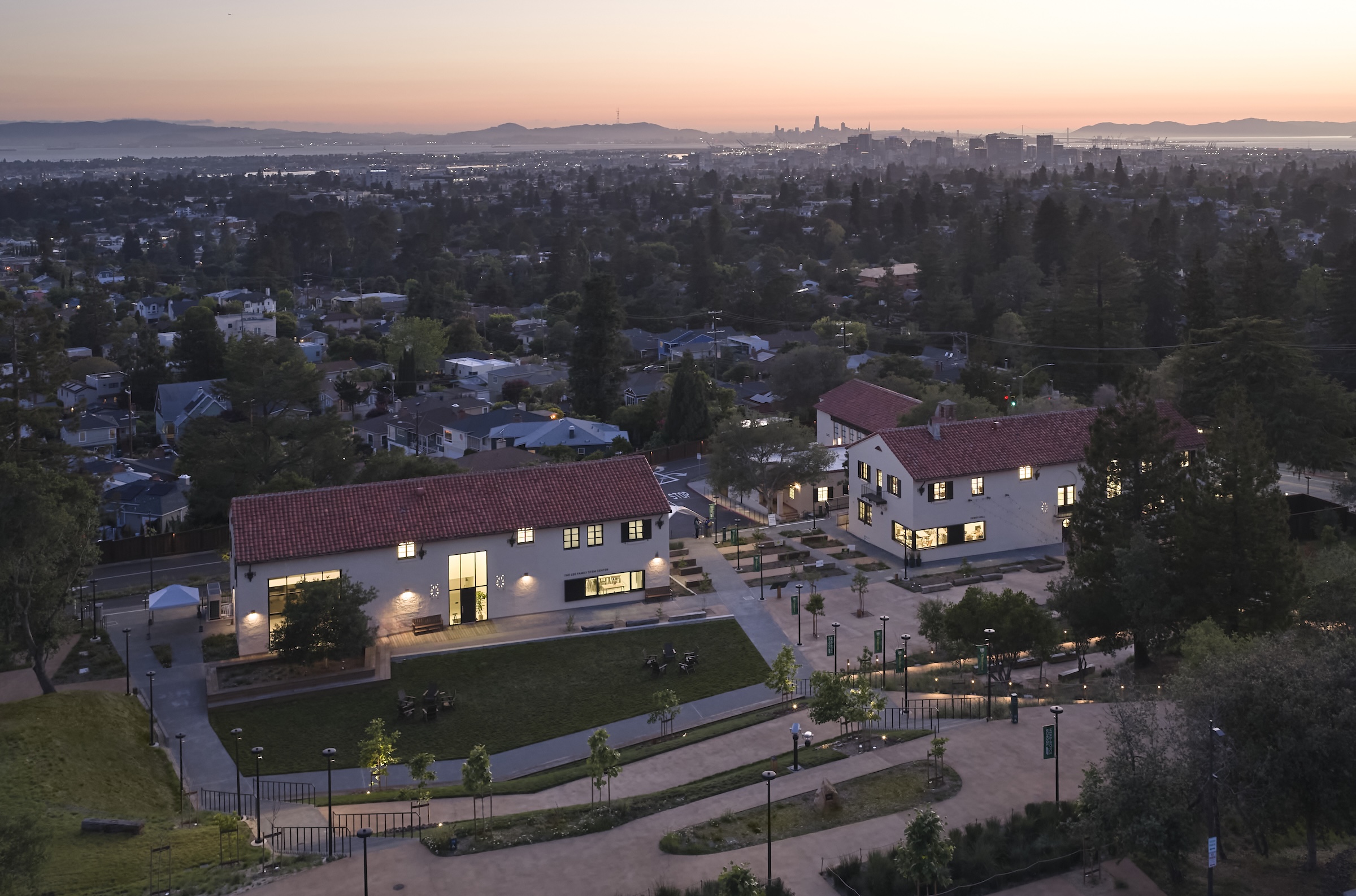 Image of Head-Royce School building landscape Image of Head-Royce School building landscape