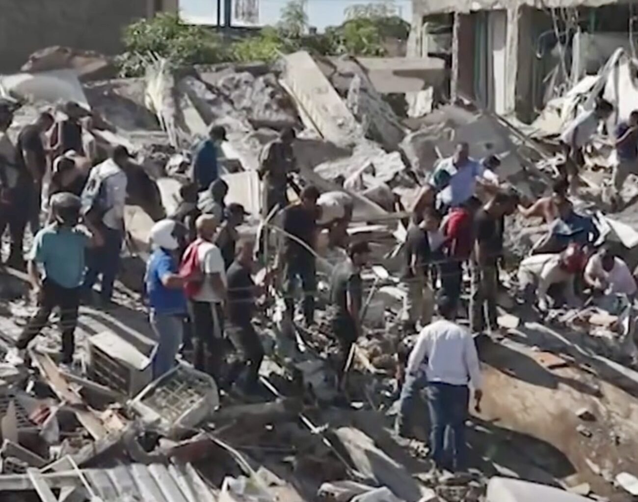Powerful 7.4 Magnitude Earthquake Strikes Near San José del Palmar, Colombia, Leaving At Least 80 Dead