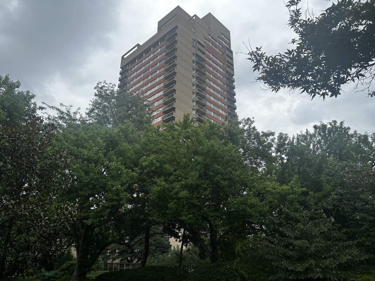 San Francisco Tower debuted in 1976.
