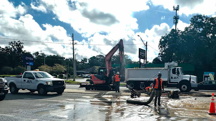 Traffic Alert: 2 lanes on San Jose Blvd. closed as JEA fixes water leak north of Mandarin Road