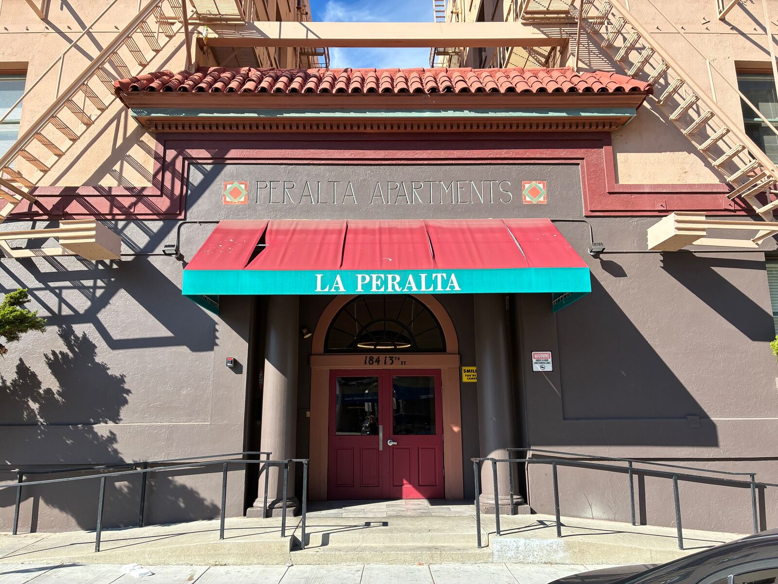 La Peralta Mosser apartment building