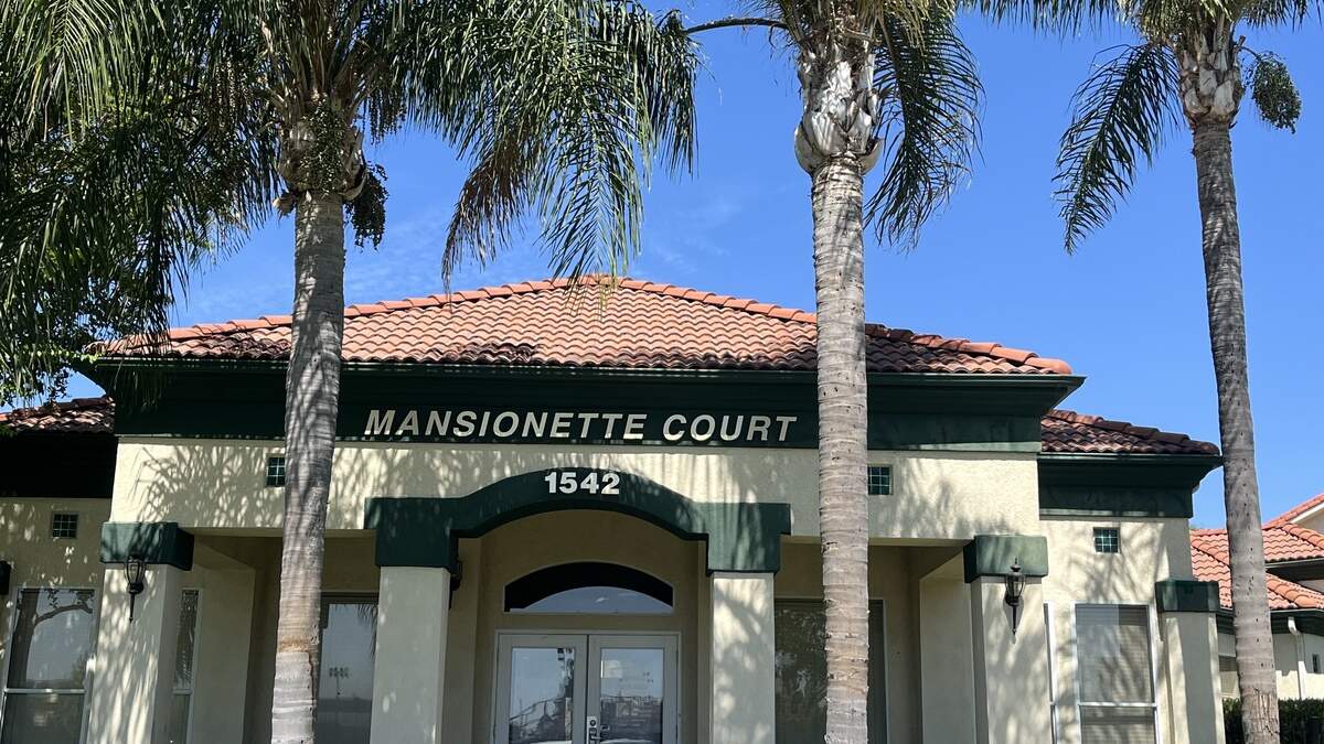 Fresno gated community says trash not collected