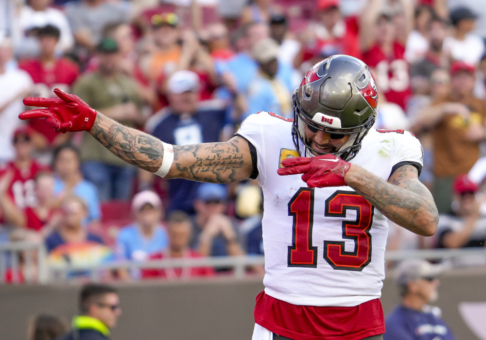 TAMPA, FL - NOVEMBER 12 : Tampa Bay Buccaneers wide receiver Mike Evans (13) catches the ball for a first and goal during the NFL Football match between the Tampa Bay Bucs and Tennessee Titans on November 12, 2023, at Raymond James Stadium in Tampa, FL. (Photo by Andrew Bershaw/Icon Sportswire)
