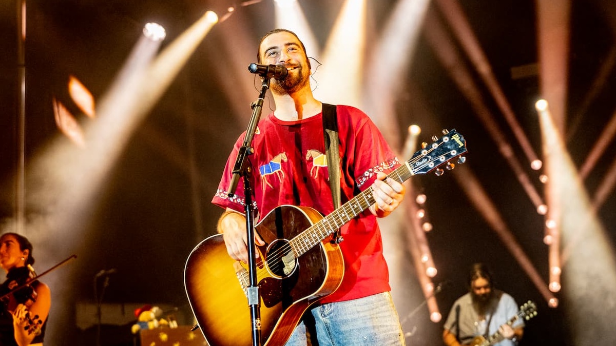 Noah Kahan Shocks Fans by Bringing Out Chappell Roan To Perform ‘California’ During LA Concert