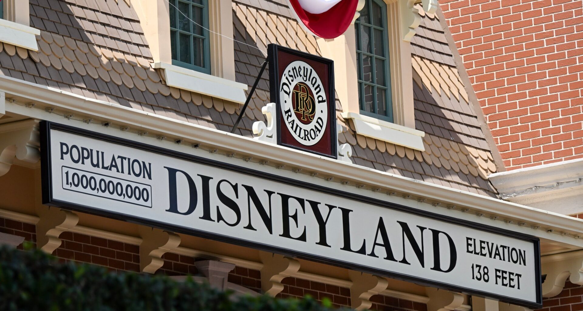 Disney offers early retirement buyout to executives – Daily News