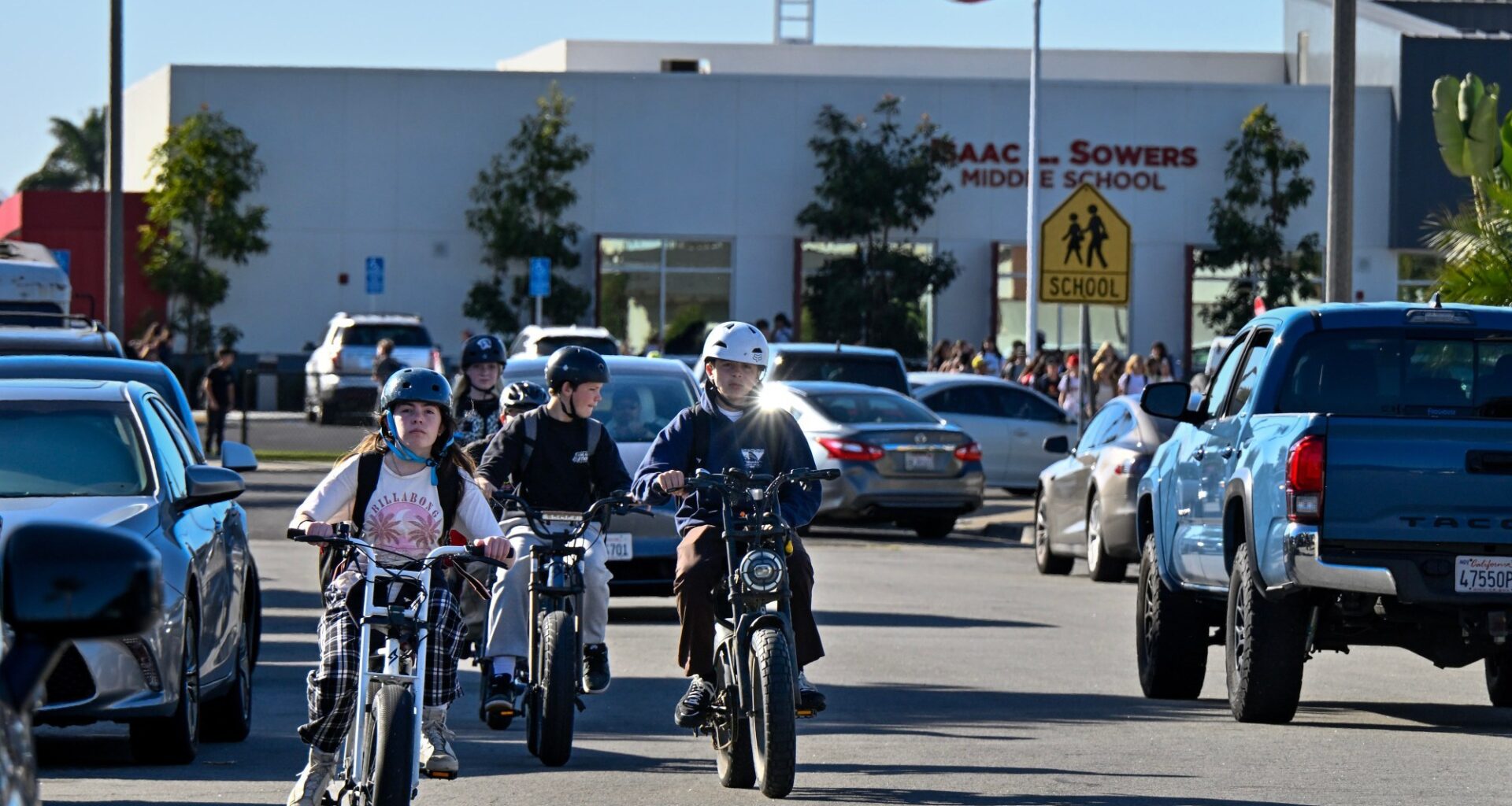 City of LA seeks to regulate e-bikes, e-motos with state already jumping in – Daily News