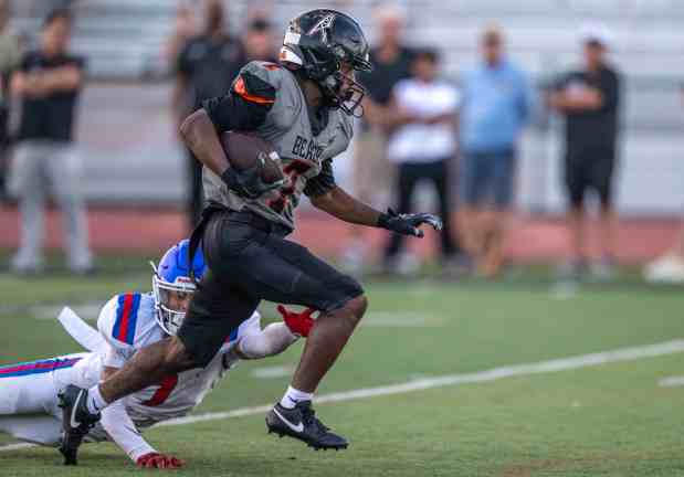 Huntington Beach wide receiver Kye Crump (7) carries the ball for a touchdown during a nonleague game against Los Alamitos in Huntington Beach on Thursday, August 27, 2026. (Photo by Jeff Antenore, Orange County Register/SCNG)