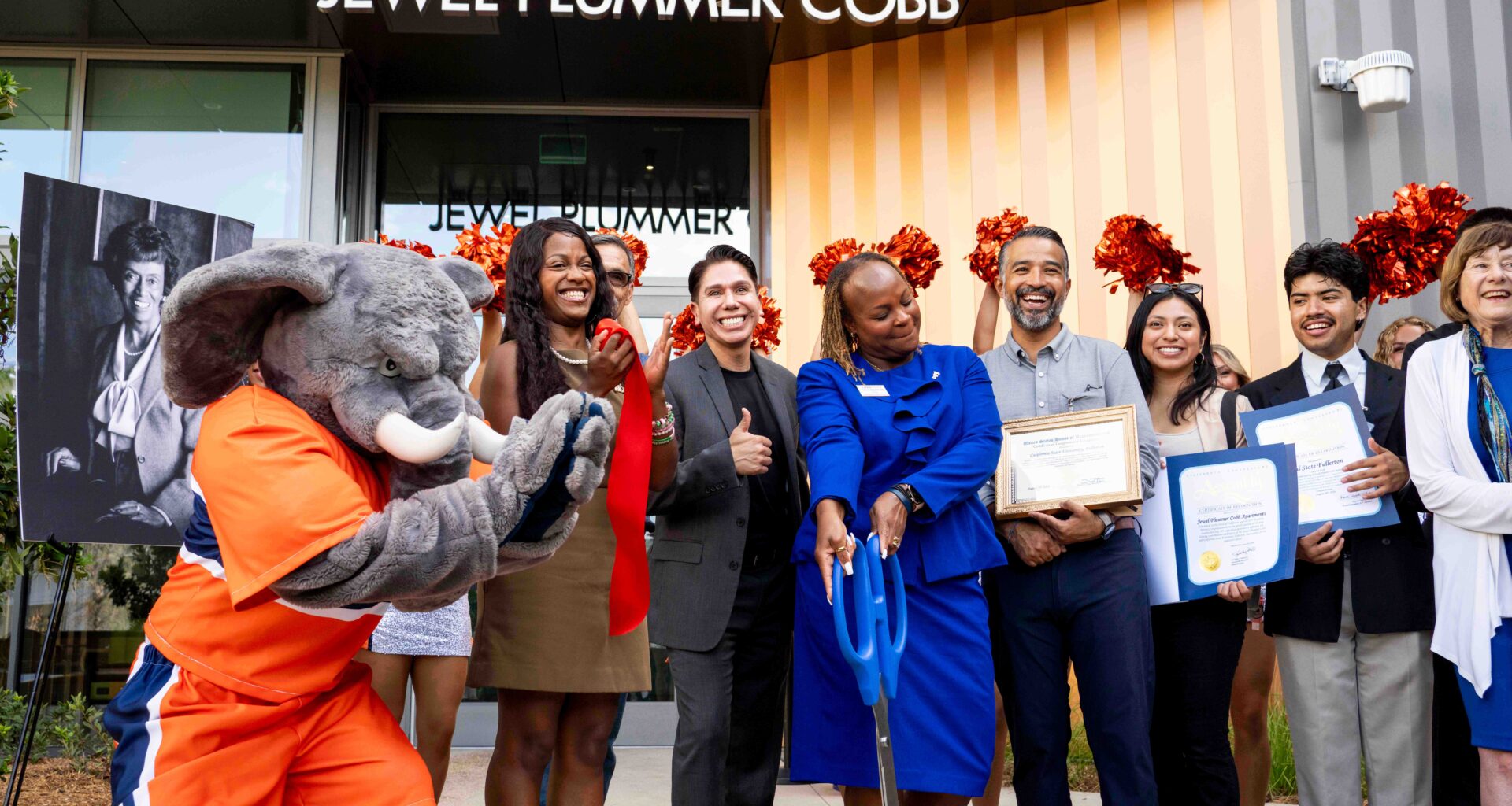 Students settle into CSUF’s newest residence hall; it’s helping with a campus housing shortage – Orange County Register