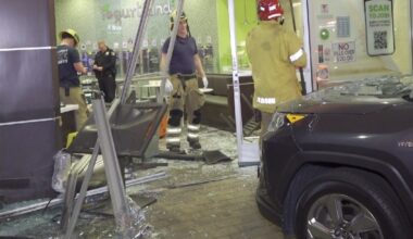 Car slams into Yogurtland in Santa Ana, customer injured – Orange County Register