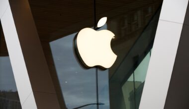 Fake iPhones scheme that ripped off Apple stores across Southern California lands 2 men in prison – Orange County Register
