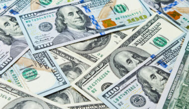 Gambler wins six-figure jackpot on 10-cent slot