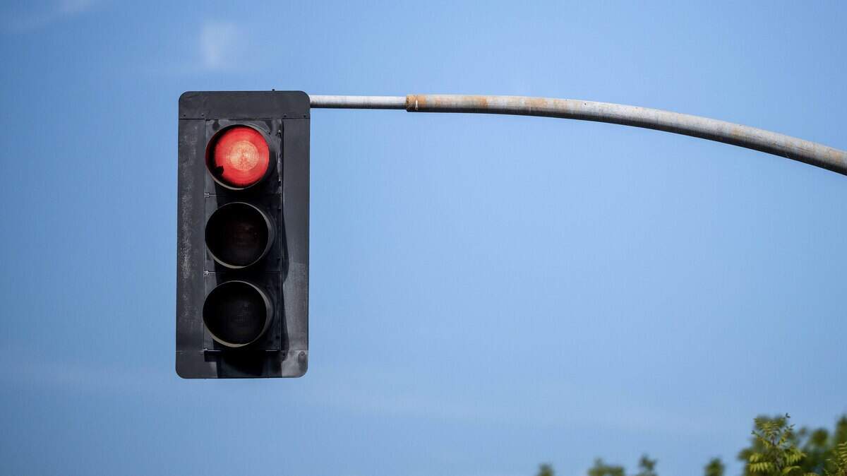 Where should Sacramento install red light cameras?