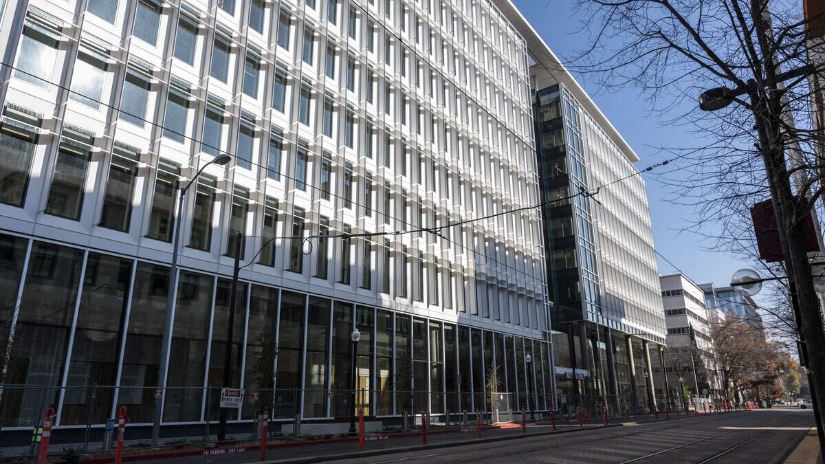 Legislature halts immigration, commerce bills in hearings