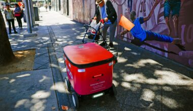 San Jose let delivery robots roll before writing the rules. Next come 350-pound machines.
