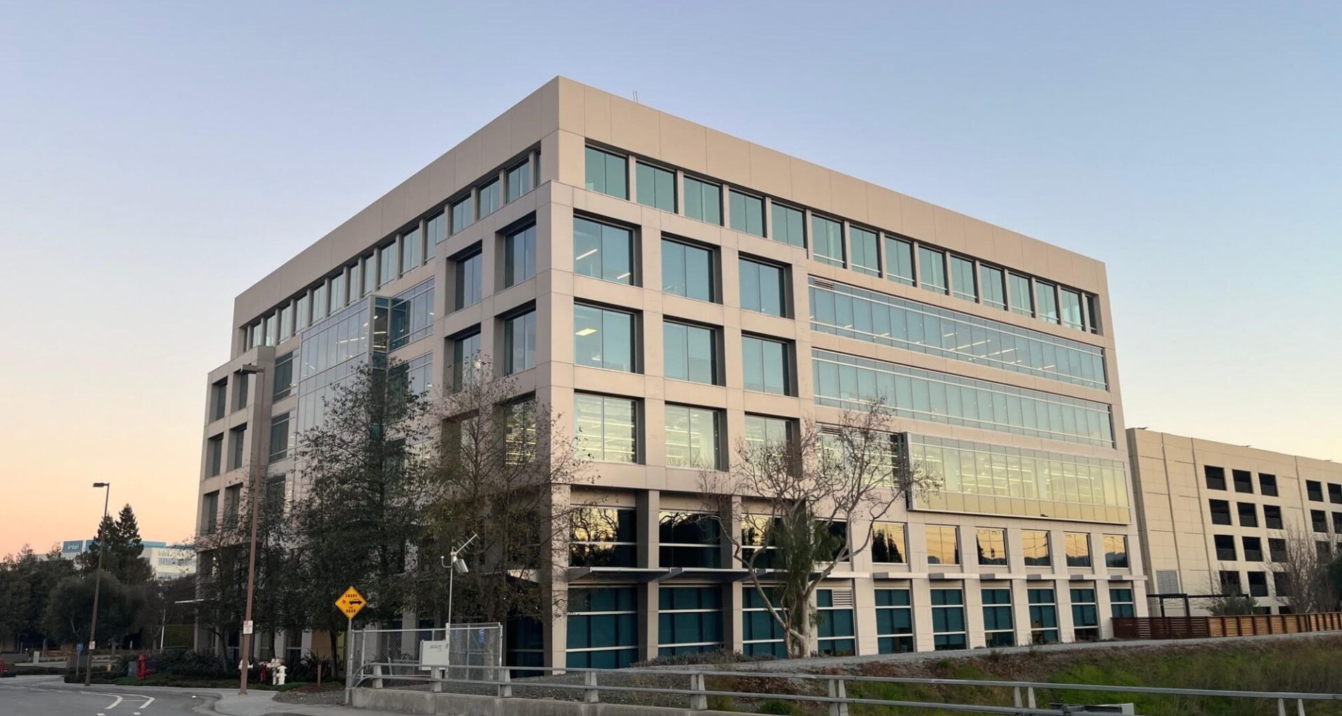 Foreclosed Santa Clara office hub lands Bay Area buyer at low price