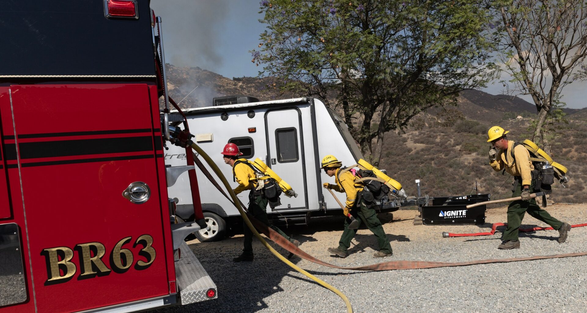 Evacuations lifted, forward progress halted on brush fire near Harbison Canyon – San Diego Union-Tribune