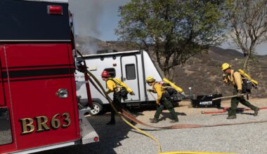 Evacuations lifted, forward progress halted on brush fire near Harbison Canyon – San Diego Union-Tribune