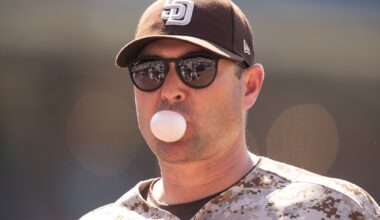 Tom Krasovic: Padres' big-time bullpen benefits first-year manager; Giants? Not so much