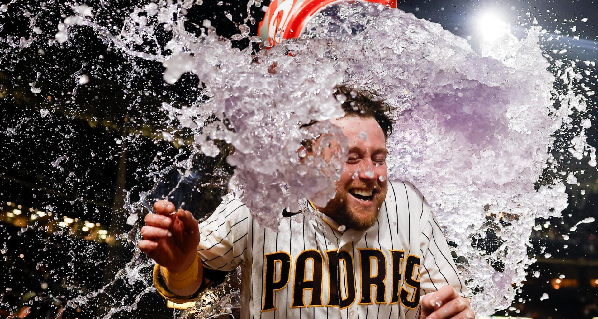 Padres walk off with win over Giants after losing late lead