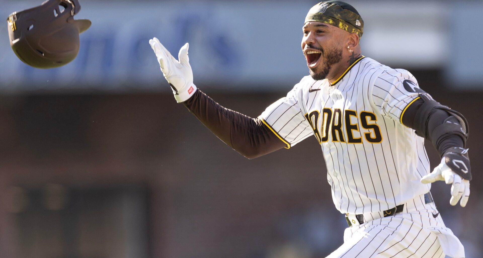 Padres finish homestand with walk-off win, sweep of Brewers