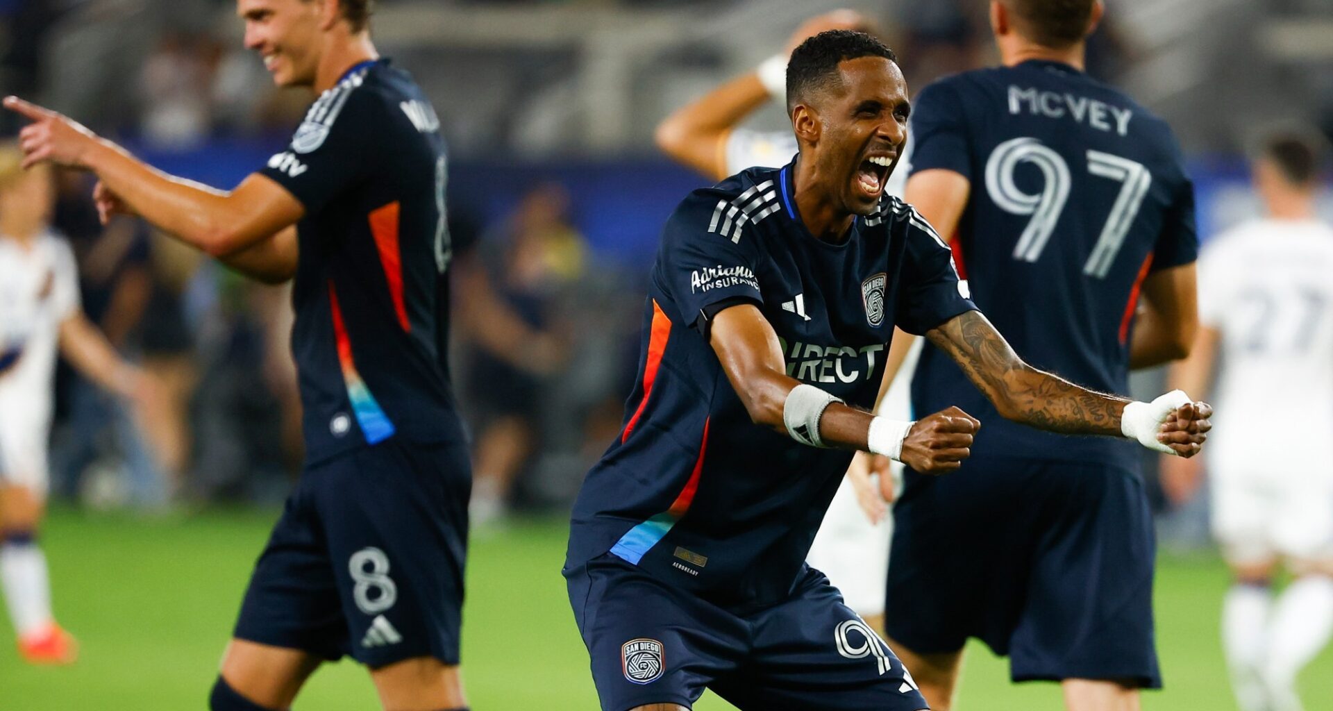 SDFC survives red card, Chucky Lozano goal to beat Galaxy