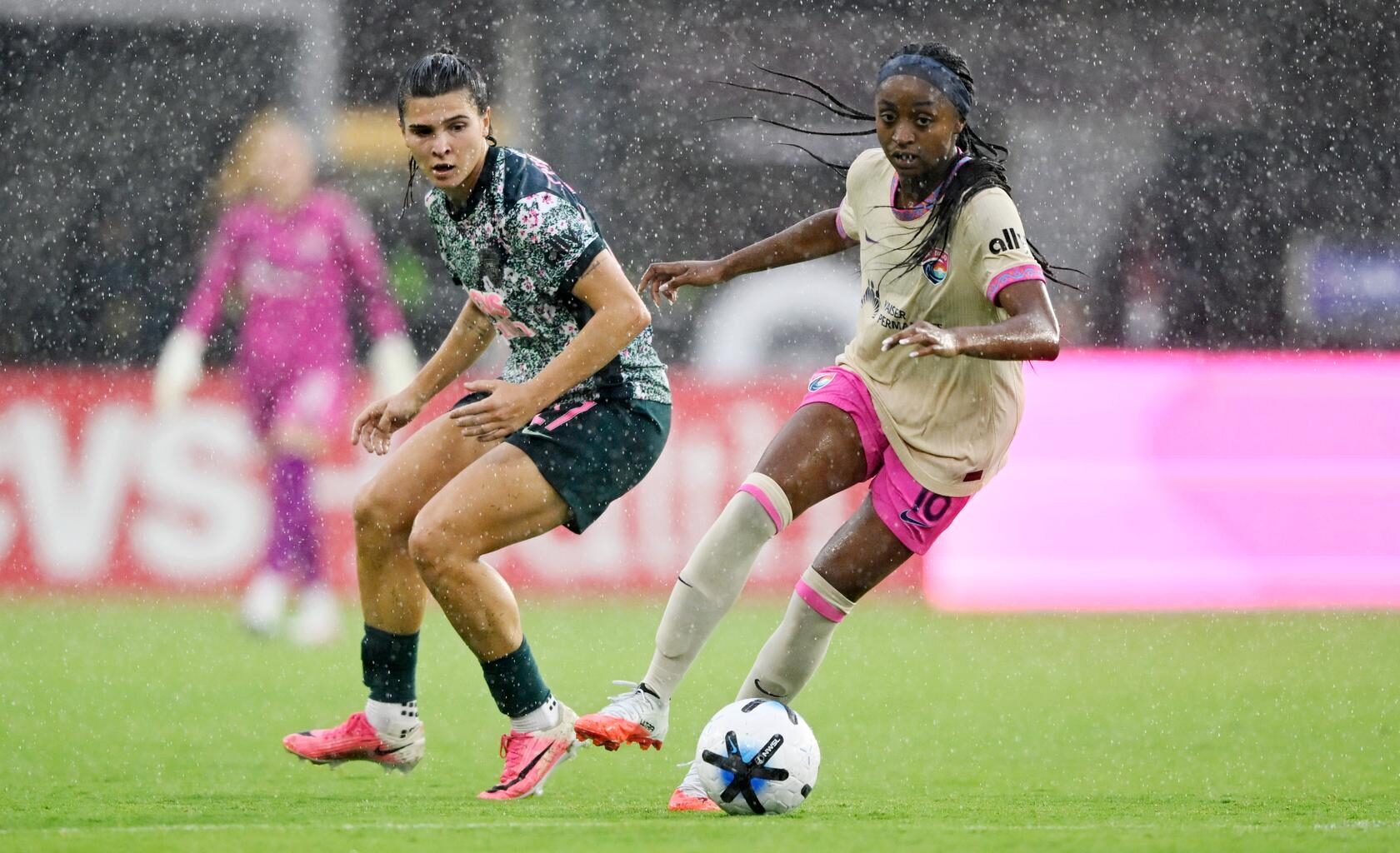 San Diego Wave brave rain, Rodman to earn road victory