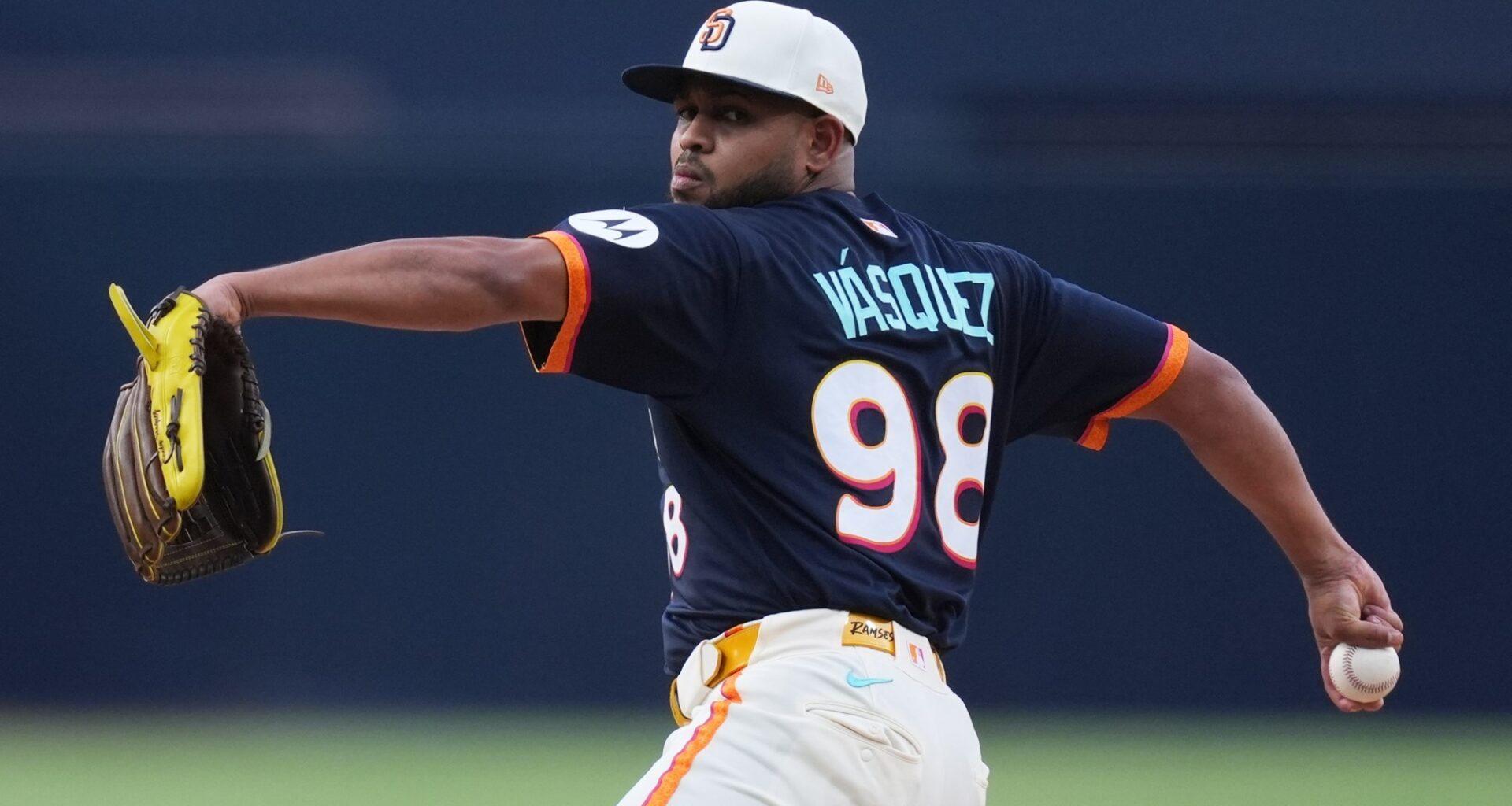 Randy Vásquez goes seven innings as Padres open series by beating Twins