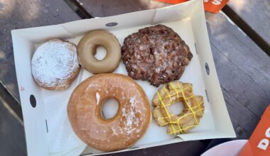 In Santa Clara’s ‘Donut Wars,’ both sides are proving victorious with long lines at newcomer Randy’s and South Bay institution Stan’s