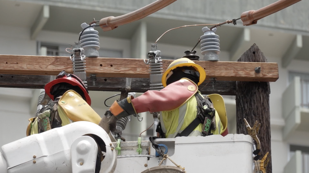 Hawaiian Electric crews joined by partner California utility workers to expedite restoration work : Maui Now