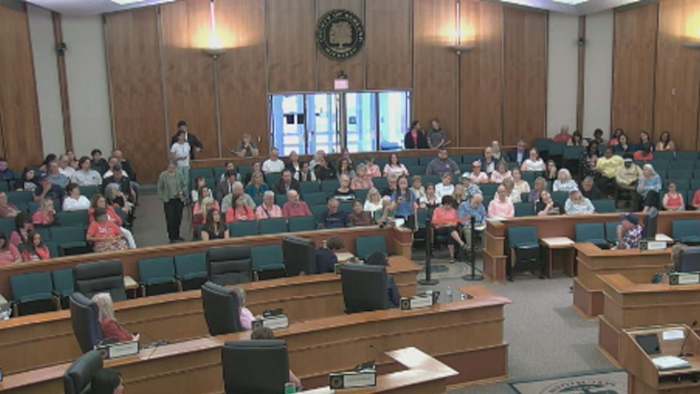 Oakland County votes to fund Planned Parenthood clinic through 2028