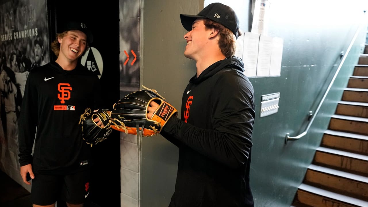 Smith homers during visit with San Francisco Giants