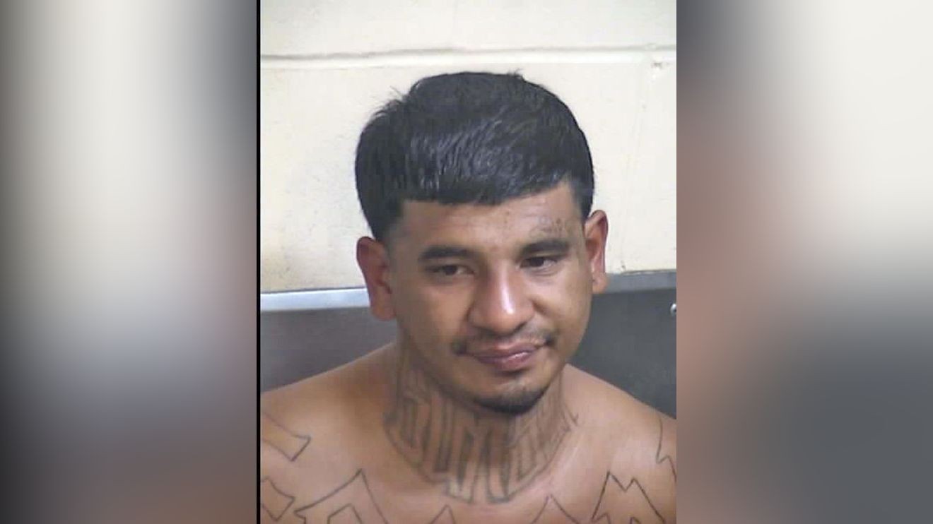 Deputies: Man arrested after 110 mph chase, rifle tossed during chase
