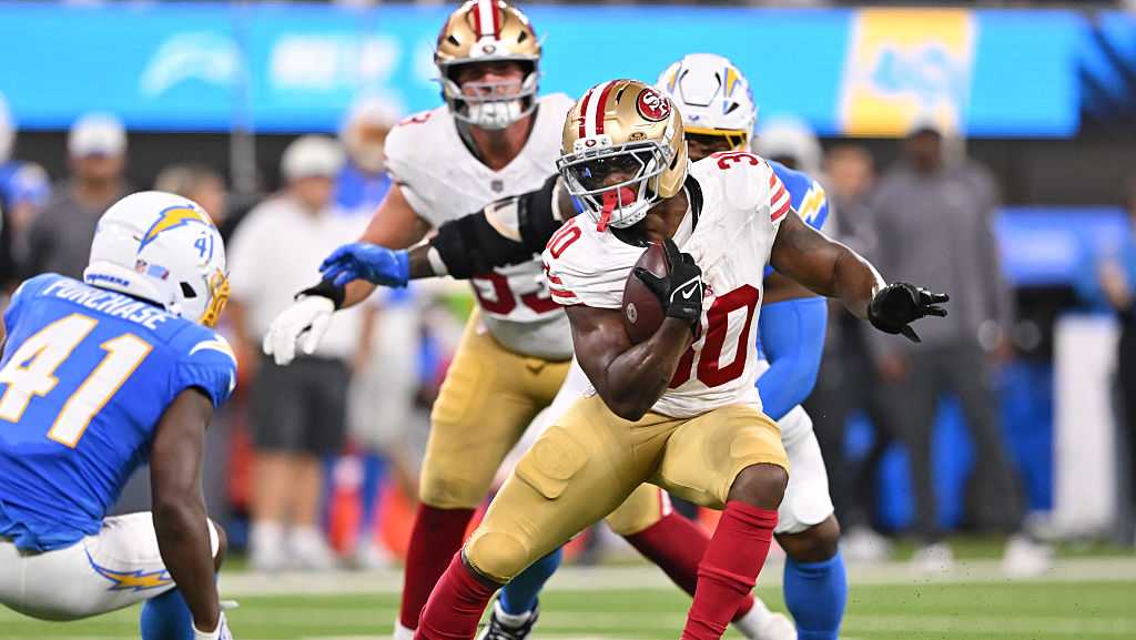 Report: Saints trade LB Deion Jones to San Francisco for RB Zamir White