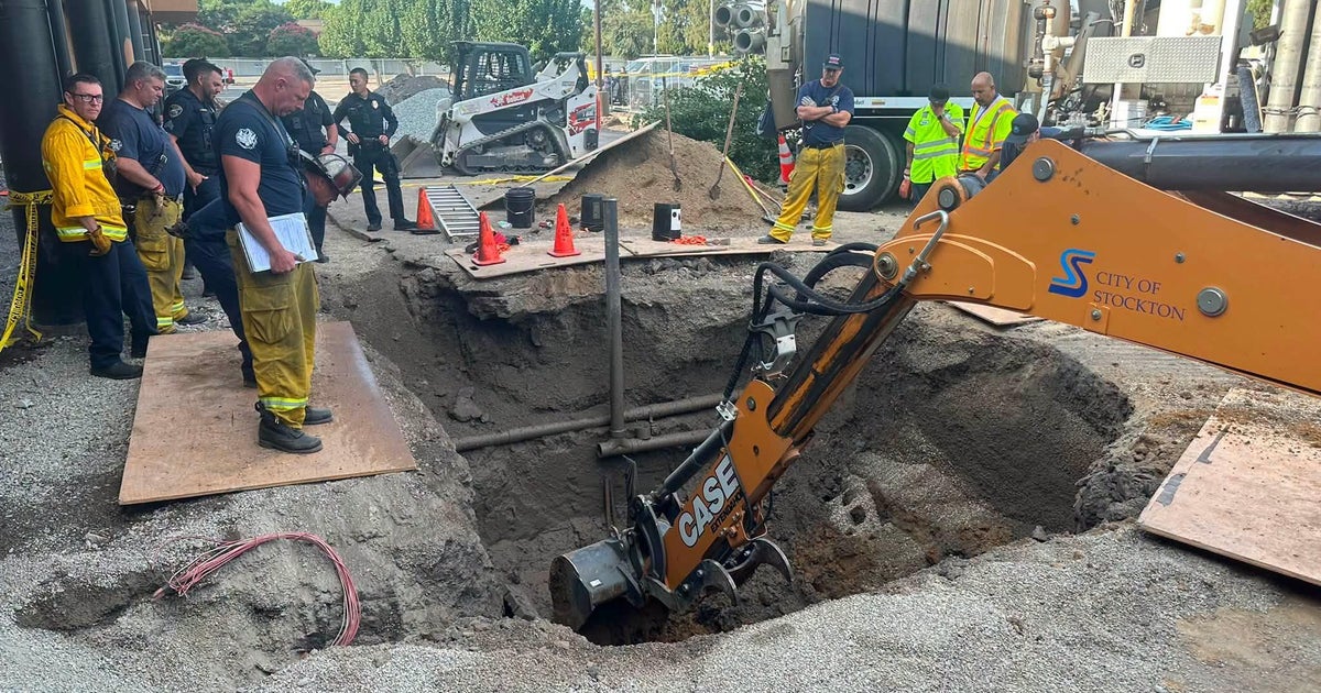 Stockton crews find 2 people dead after construction trench collapses