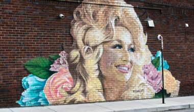 mural of dolly parton