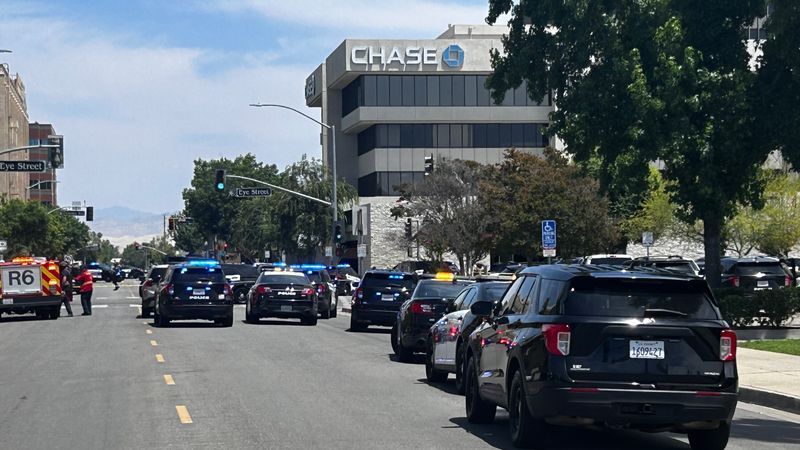 All hostages released, suspect dead in bomb threat at Chase Bank in Bakersfield. PHOTO: KBAK/KBFX